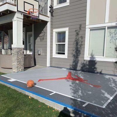 Opgehangen 100% Pp Plastic Sports Court Mat Voor Indoor Outdoor Mobile Volleyball Basketball
