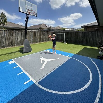 Alle weersomstandigheden Pp Modulaire buiten basketbalbaan vloer Gemakkelijk te installeren Verstelbare vergrendeling