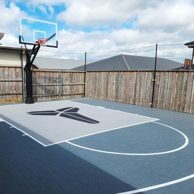 Aanpasbaar UV-bestendige PP buitensporttegels Onderhoudsvrij Weerbestendige 1,81 cm